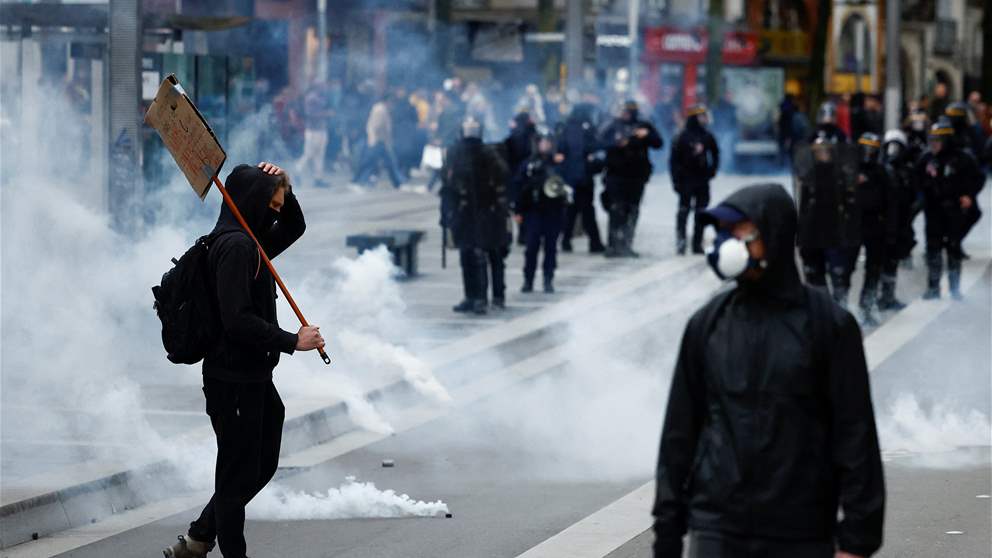 تظاهرات في باريس احتجاجا على عنف الشرطة ضد المدنيين 