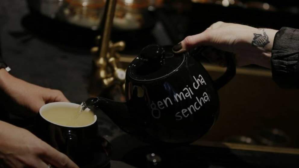 هل تهدد القهوة المكانة التاريخية للشاي لدى البريطانيين؟ إحصائيات تكشف كيف تأثرت عاداتهم اليومية