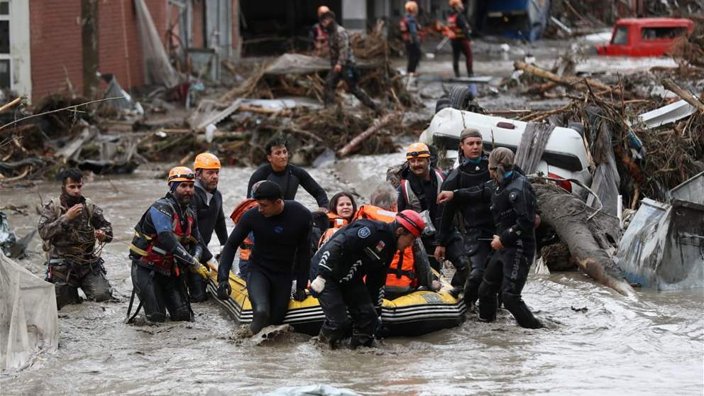 شاهد بالفيديو - فيضانات غير مسبوقة في إسطنبول وتحذير عاجل! 