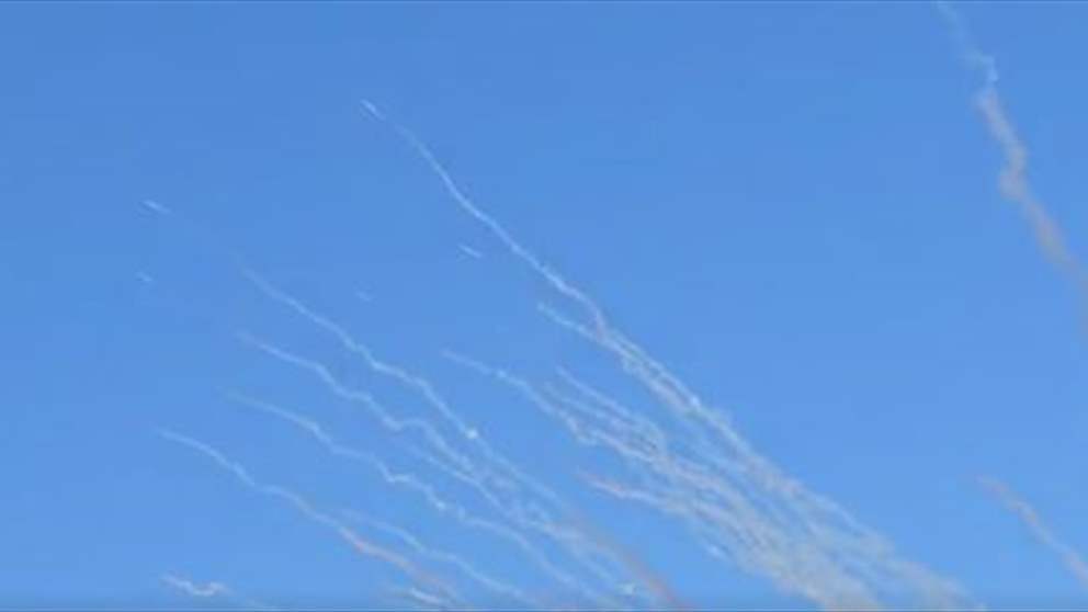 بالفيديو- مع انتهاء مهلة "القسام".. رشقات صاروخية على عسقلان