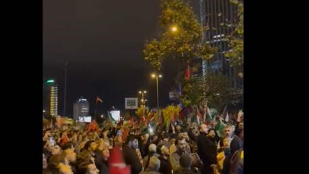 بالفيديو - وقفة احتجاجية أمام سفارة الكيان الإسرائيلي في إسطنبول تنديداً بالمجزرة التي ارتكبها الاحتلال في مستشفى الأهلي المعمداني في غزة 
