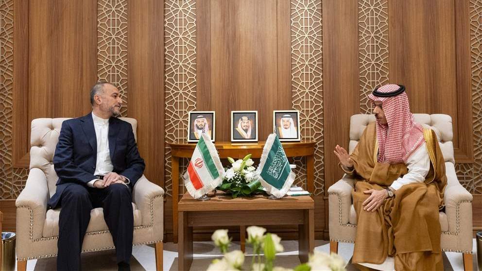 بالصورة - وزير الخارجية السعودي يلتقي نظيره الإيراني في هذه الأثناء 