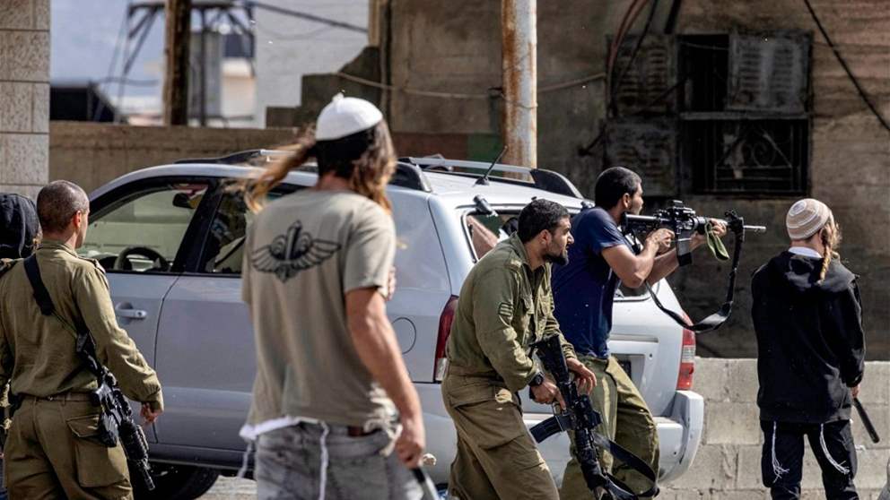 "بسبب إعتداءات المستوطنين".. 250 فلسطينياً يتركون منازلهم في الخليل  