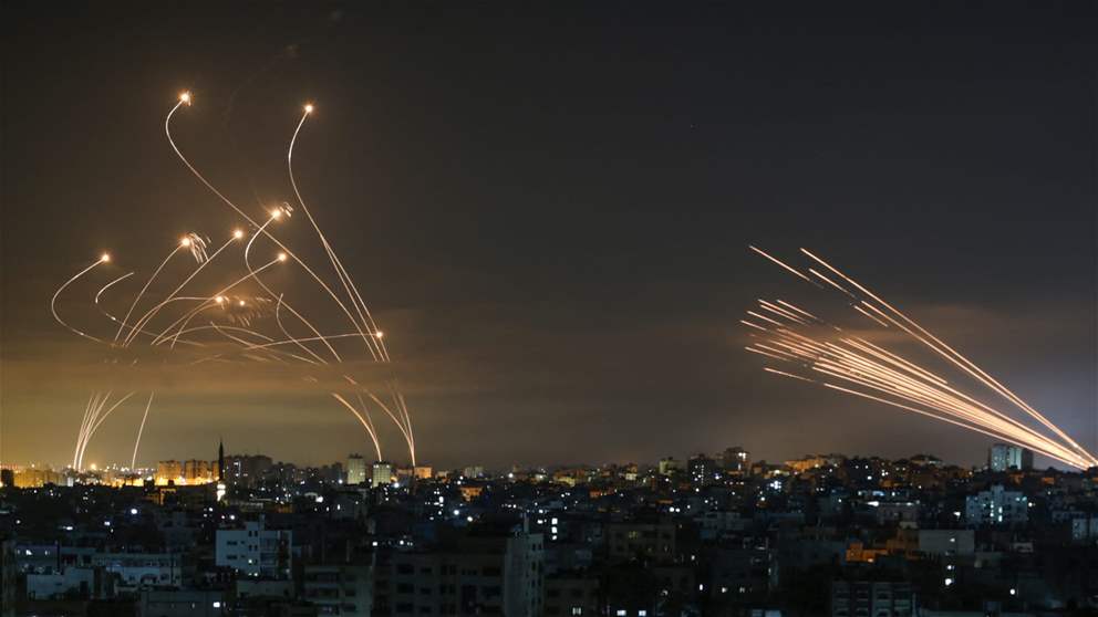 بالفيديو - إعلام العدو: سقوط صواريخ قرب تل أبيب جراء الرشقة الأخير من قطاع غزة و فرق الإسعاف تنطلق الى المكان 