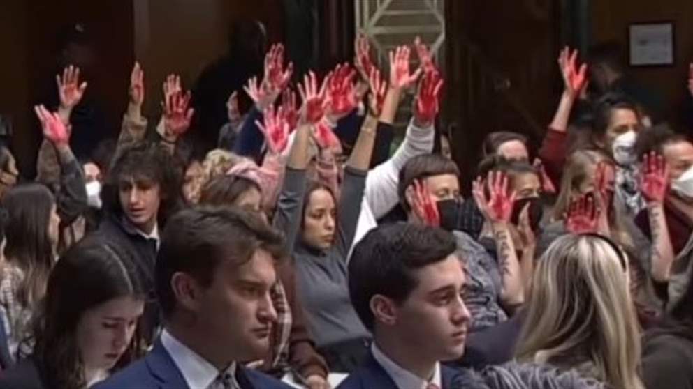   بالفيديو - متظاهرون يقاطعون كلمة بلينكن في مجلس الشيوخ  .. "أوقفوا إطلاق النار على غزة الآن" 