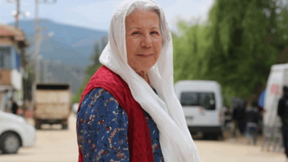 نجمة مسلسل عمر "زيزين سومر" تكشف زواجها بعمر 78 عاما