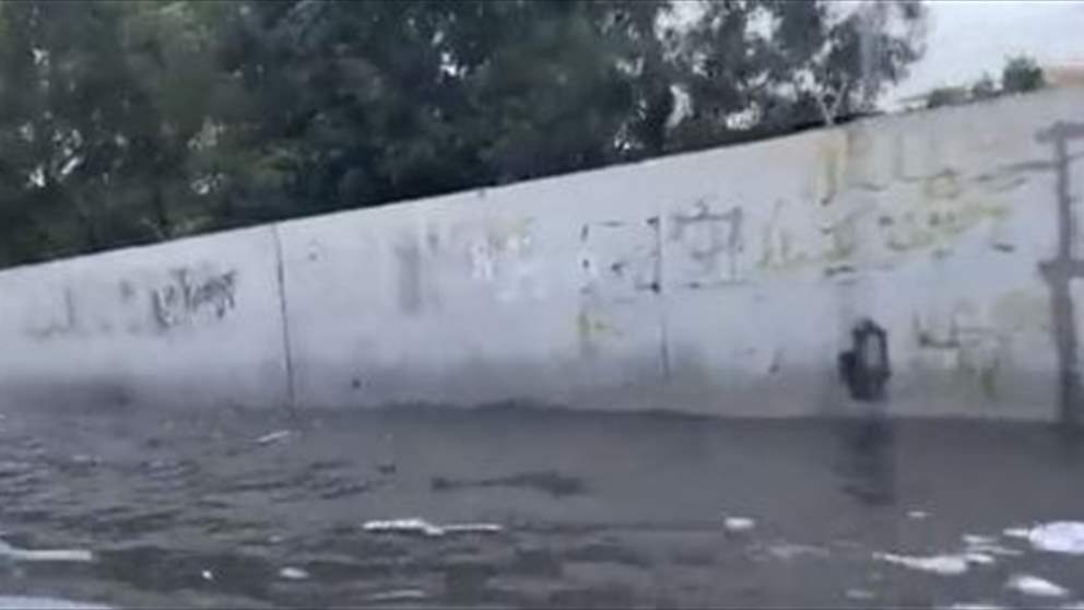 بالفيديو - الأمطار أغرقت طريق المطار صباحاً
