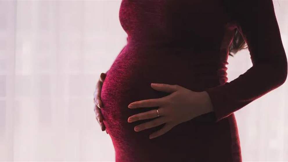 امرأة برحم مزدوج حامل بتوأم ينموّ كل منهما في رحم