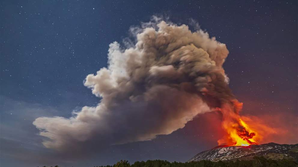 بالفيديو - لحظة ثوران بركان في المكسيك وإطلاقه أعمدة دخان بإرتفاعات كبيرة  
