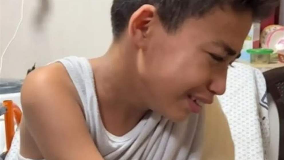 " بدي أرجع أمسك إيدي تاني "... فيديو تفطر له القلوب لطفل فلسطيني بترت ذراعه 