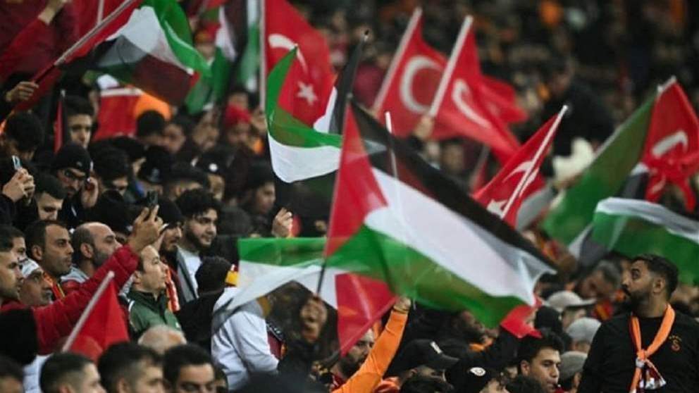 فيديو - الجماهير التركية تهتف لفلسطين في دوري الأبطال