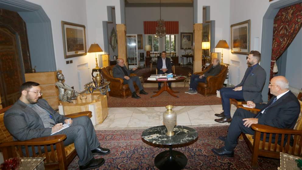 جنبلاط عرض مع السفير الإيراني في لبنان مختلف المستجدات والتطورات 
