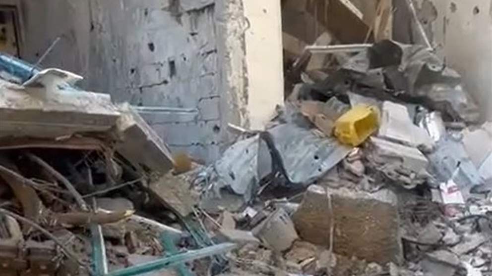 بالفيديو - جنزير دبابة تابعة للإحتلال دمرتها المقاومة خلال المعارك في مشروع بيت لاهيا شمال غزة