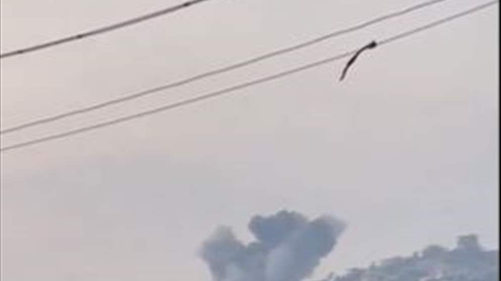 بالفيديو - غارات من الطيران الحربي المعادي على بلدة عيتا الشعب