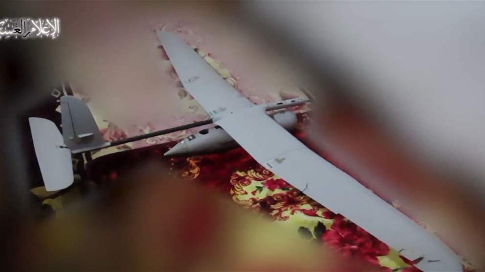 بالفيديو - القسام تنشر مشاهد لطائرة Skylark-2 التي تم الإستيلاء عليها أثناء مهمة إستخباراتية لها غرب بيت حانون شمال قطاع غزة