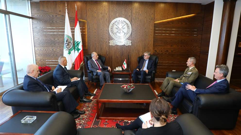وزير الدفاع التقى لاكروا: لبنان يلتزم بقرارات الشرعية الدولية وعلى "إسرائيل" وقف عدوانها 
