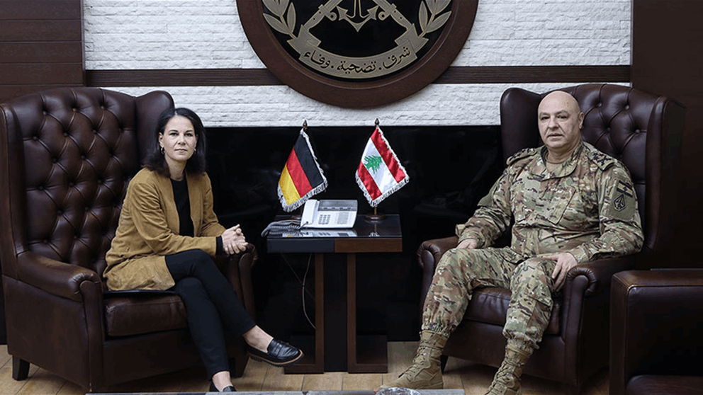 قائد الجيش عرض مع وزيرة الخارجية الألمانية التطورات على الحدود الجنوبية