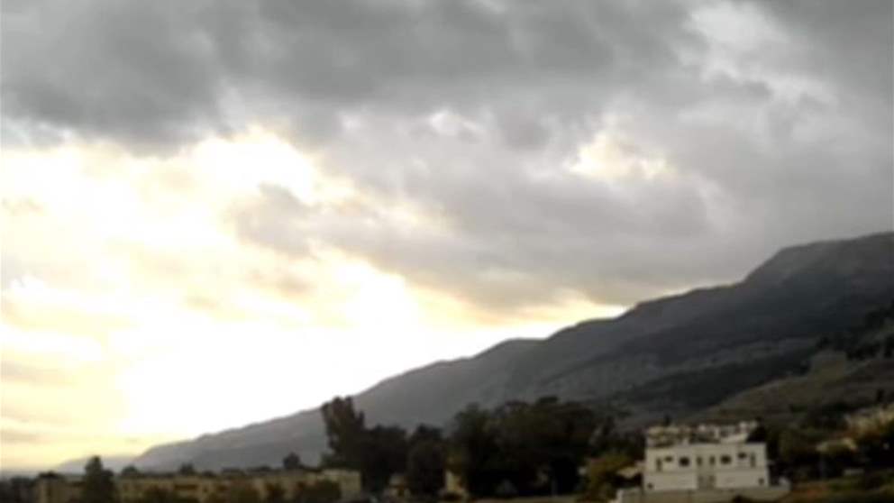 بالفيديو - وسائل إعلام إسرائيلية: وابل من الصواريخ التي أُطلقت من لبنان سقطت في كريات شمونه