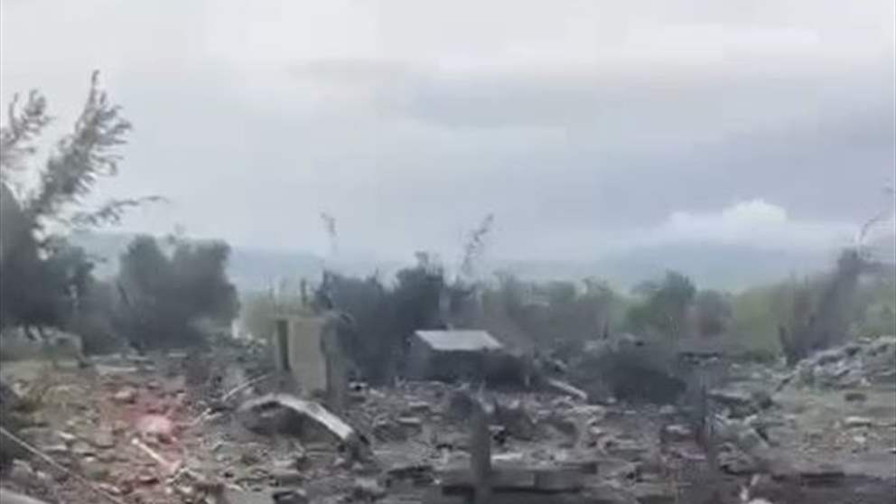 شاهد - آثار الدمار الذي خلفه قصف طيران الإحتلال لبلدة يارون في جنوب لبنان