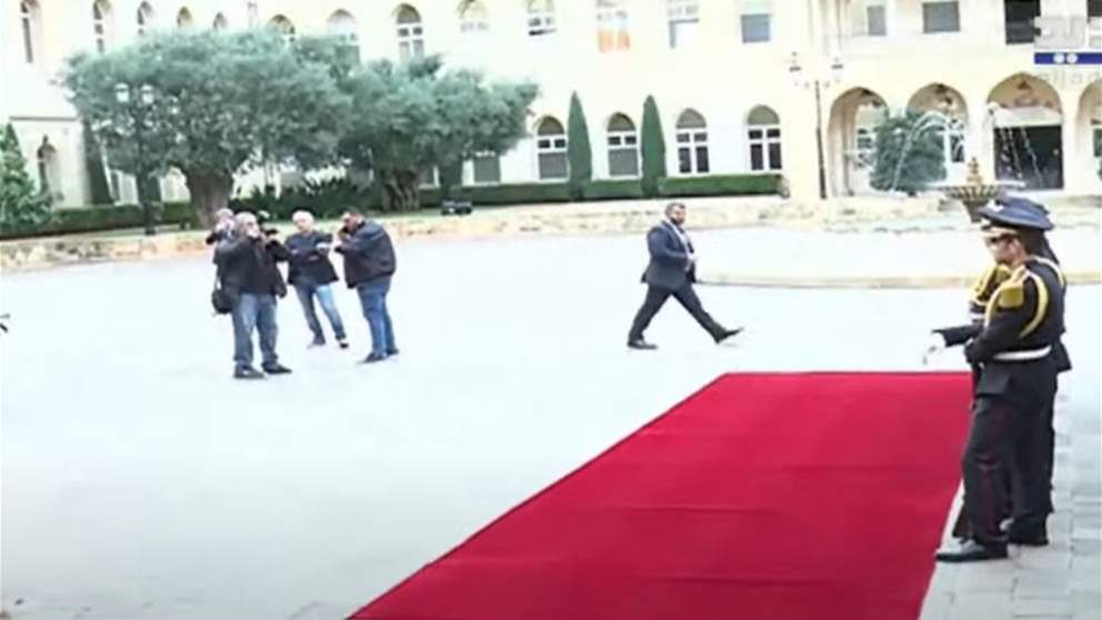 الرئيس سعد الحريري يزور رئيس حكومة تصريف الاعمال نجيب ميقاتي في السراي الحكومي .. لمتابعة البث المباشر: 