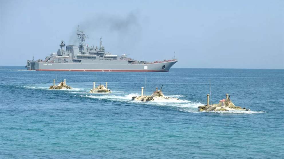 شاهد.. مسيرات أوكرانية تدمر سفينة إنزال روسية كبيرة بالبحر الأسود
