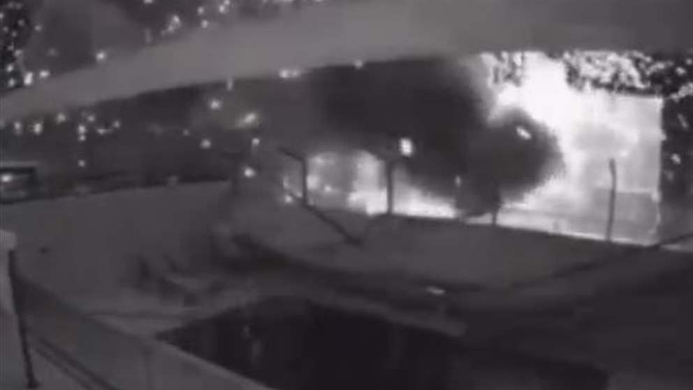 وسائل إعلام العدو تنشر فيديو : لحظة سقوط صاروخ على منزل في كريات شمونه