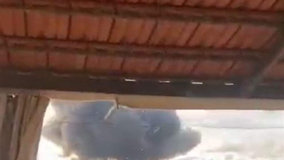 بالفيديو - مشاهد جديدة تظهر الضربات الإسرائلية في محيط بلدة الغازية 