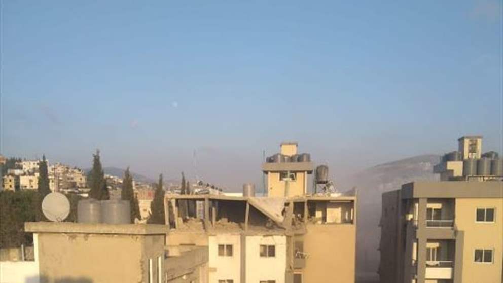 بالفيديو - الطيران الإسرائيلي المسيّر شن غارة على احدى الشقق في بلدة كفررمان ووقوع اصابات