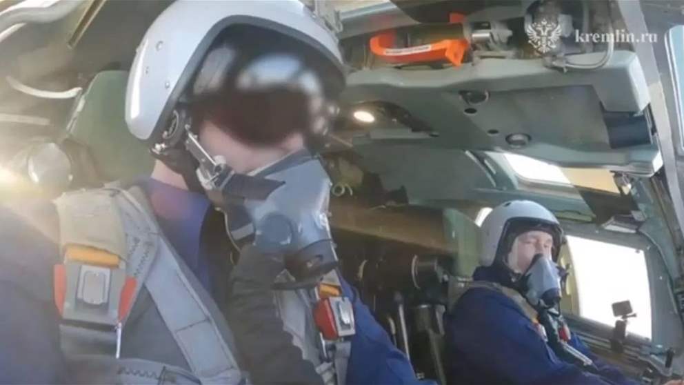 بالفيديو - لحظة إقلاع "البجعة البيضاء" وعلى متنها الرئيس الروسي فلاديمير بوتين ضمن أعضاء الطاقم