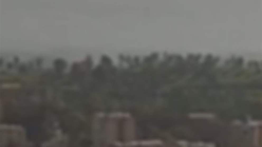 بالفيديو - لحظة سقوط صاروخ على مبنى في كريات شمونة