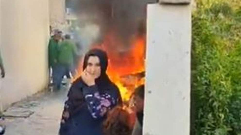 بالفيديو - حادثة مفجعة .. وفاة طفل في طرابلس جراء احتراق سيارة كان بداخلها