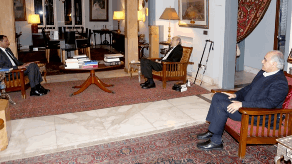جنبلاط عرض للتطورات مع السفير القطري