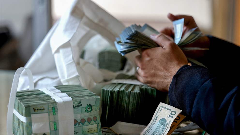 بلومبيرغ: الليرة اللبنانية تتصدّر قائمة أسوأ العملات! 