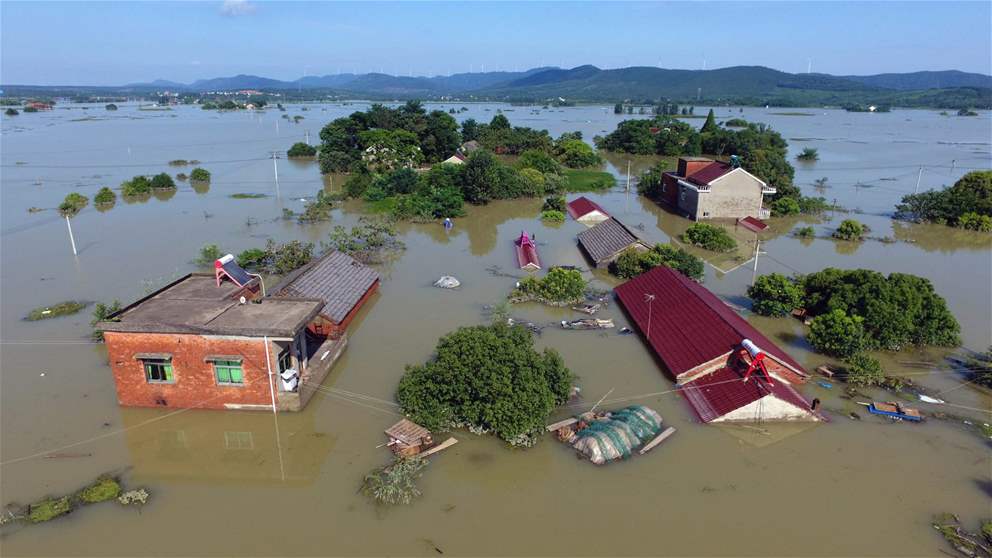 إجلاء آلاف الاشخاص جراء أمطار غزيرة وفيضانات