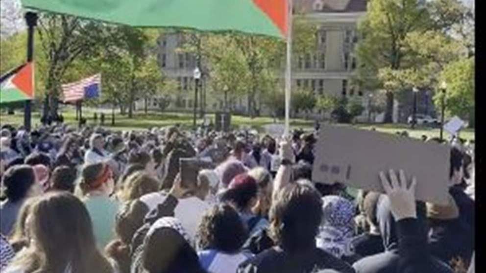 بالفيديو - الانتفاضة الطلابية في الجامعات الاميركية تتوسع .. قمع واعتقالات تطال المتظاهرين 