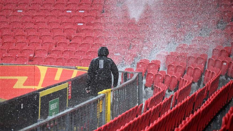 فيديوهات مُذهلة - مانشستر يونايتد يخسر والملعب يغرق بالمياه !!
