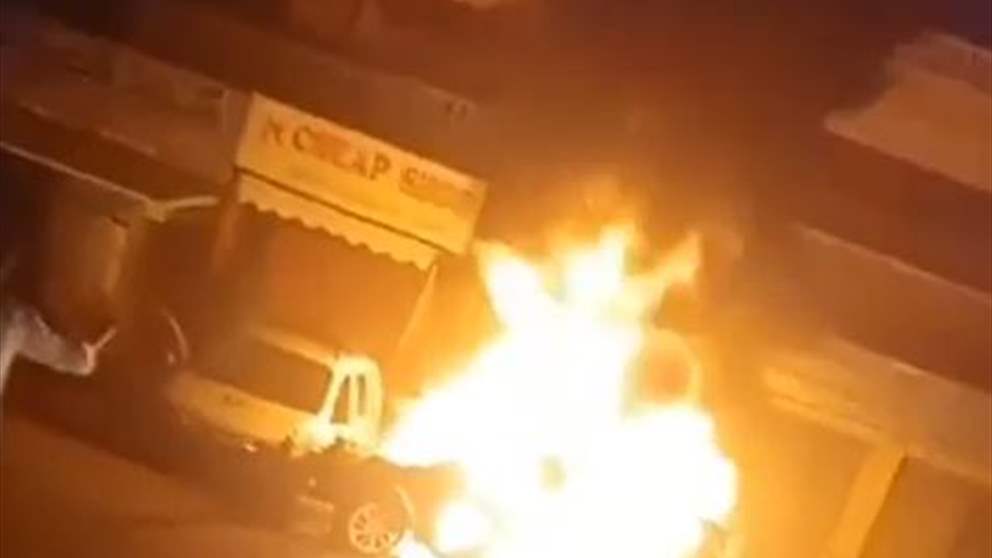 بالفيديو - السيارة التي استهدفتها مسيّرة للاحتلال بـ 3 صواريخ  على طريق عام صور-الحوش 