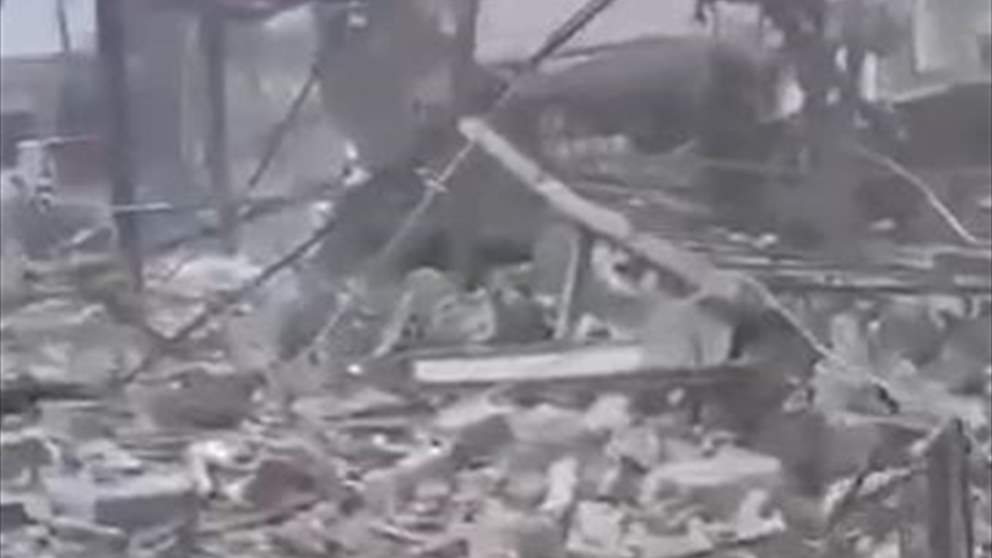 بالفيديو - آثار الغارة الاسرائيلية التي استهدفت بلدة الناقورة 