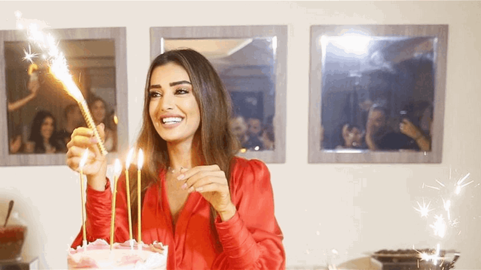جيسيكا عازار تحتفل بعيد ميلاد ابنها للمرة الثانية وفخامة قالب الحلوى حديث الجمهور
