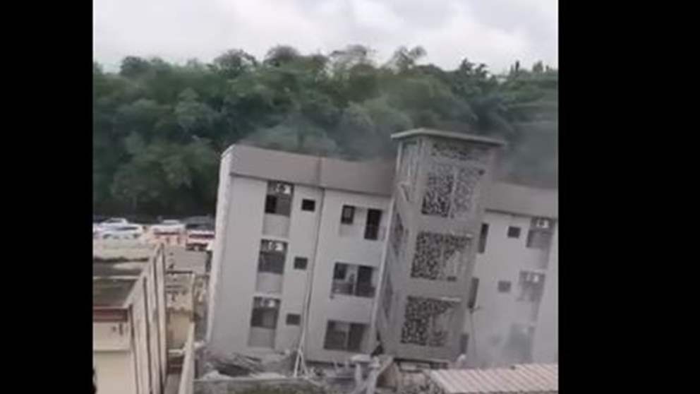 بالفيديو - انهيار مبنى سكني في أبيدجان بساحل العاج 