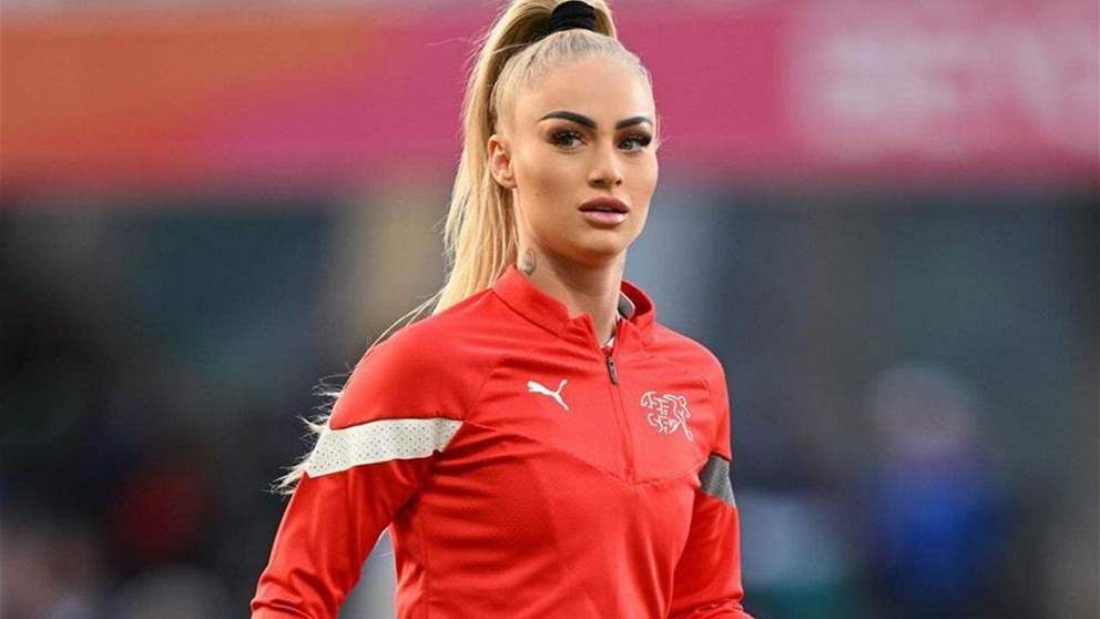 فيديو - أليشيا ليمان تستعرض جمالها على الشاطىء 