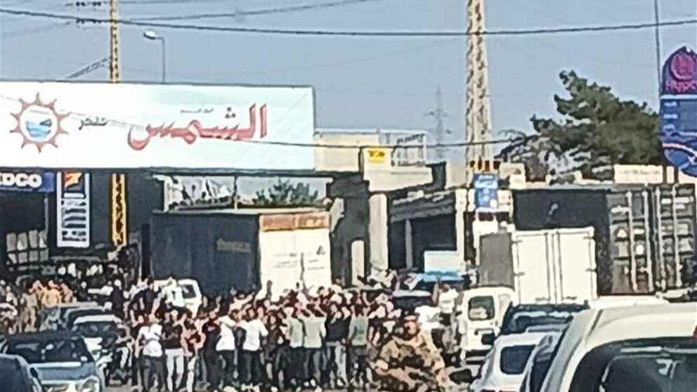 قطع طريق صوفر - عاليه إحتجاجاً على احداث السويداء