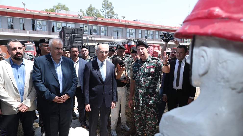 وزير الداخلية لفوج إطفاء بيروت: "معكم!"