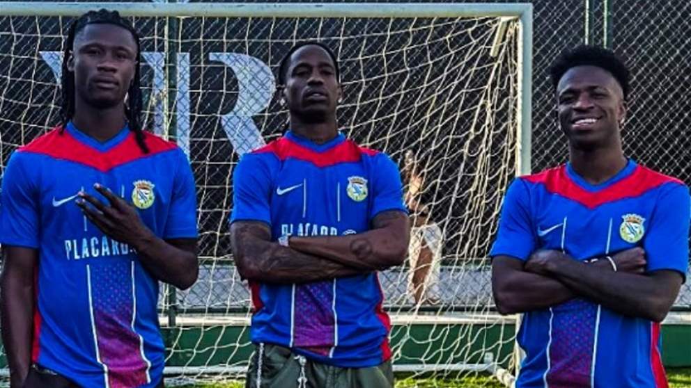 فينيسيوس جونيور وكامافينغا وترافيس سكوت بقميص نادي برتغالي