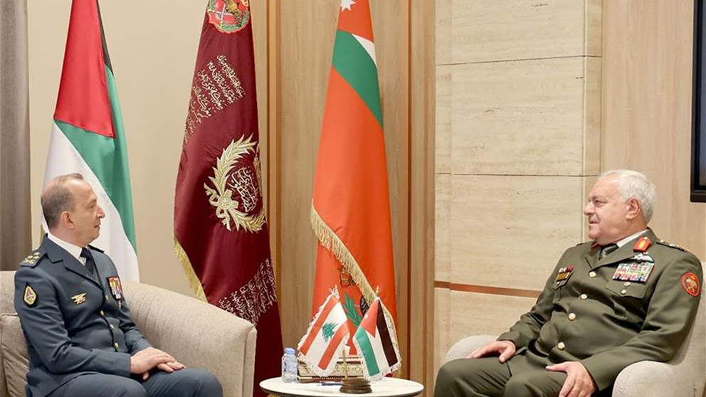 بالصور: قائد الجيش يلبّي دعوة نظيره الأردني 