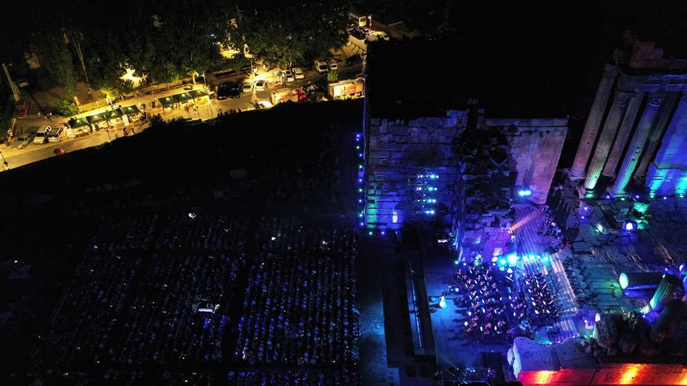 بالفيديو: هكذا تحتفل مدينة الشمس تحت القمر!