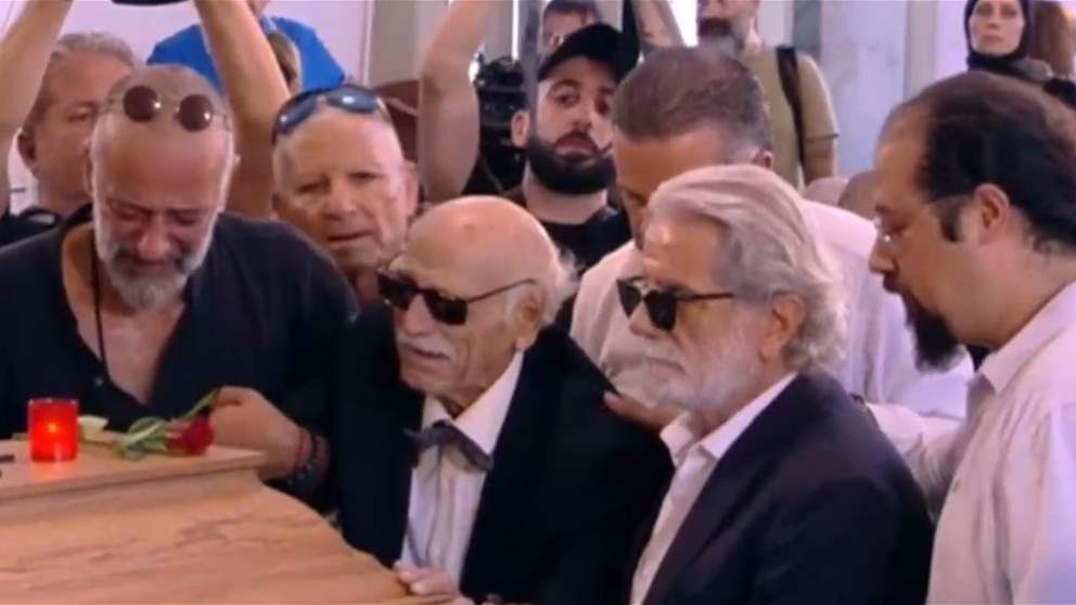 مارسيل خليفة وطلال حيدر عند نعش زياد الرحباني (فيديو) 