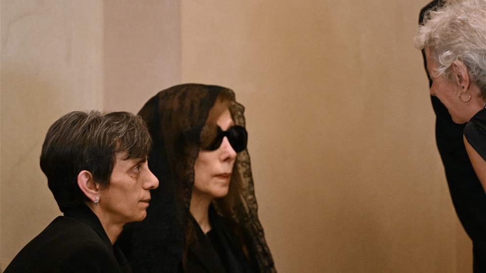 "أنا الأم الحزينة".. فيروز في وداع زياد (صور) 