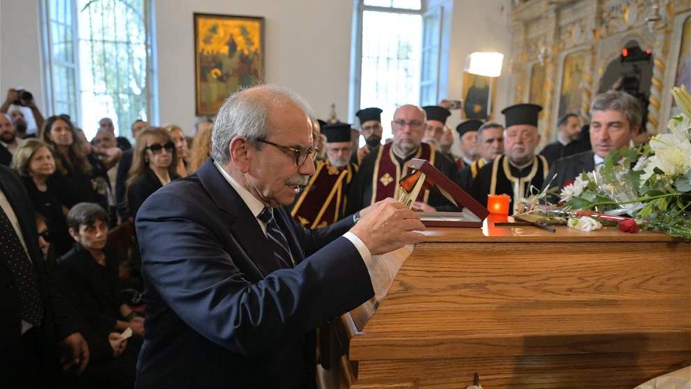 من رتبة كومندور.. وسام الارز الوطني لزياد الرحباني (فيديو) 