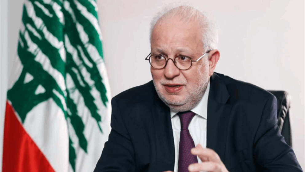 بالصورة - وزير العدل يتسلم التشكيلات القضائية من مجلس القضاء الاعلى